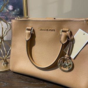 Sutton Medium  Leather Satchel Bag.